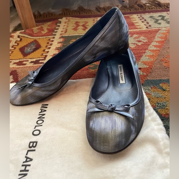 EUC Sz 39 Manolo Blahnik satin flats - Picture 1 of 7